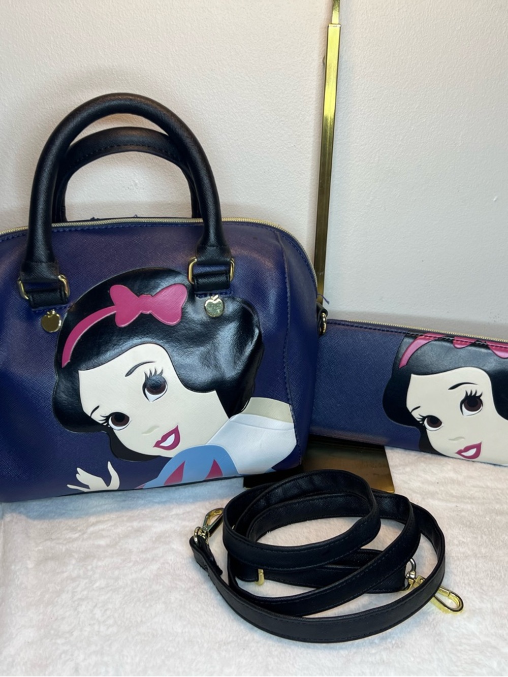 Loungefly Snow White Satchel/crossbody and wallet EU